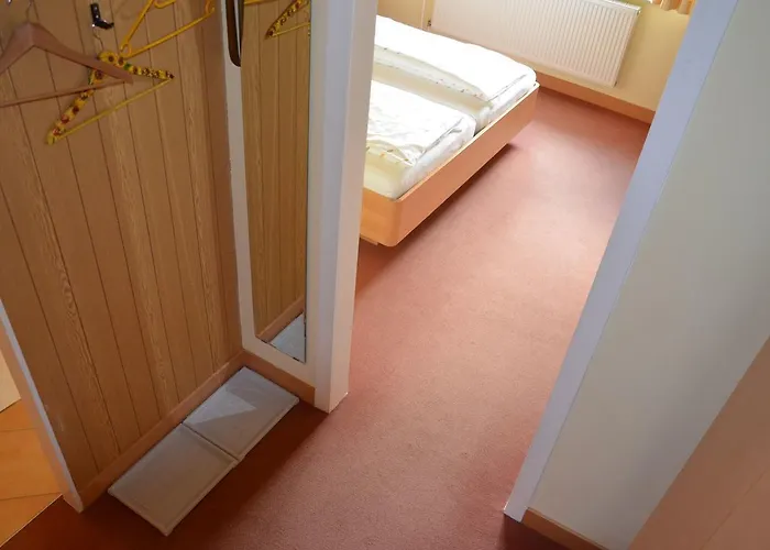 ベッド・アンド・ブレックファスト Gaestehaus Familie Grudl